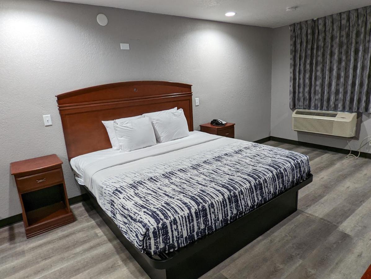 Okc Hotel โอคลาโฮมาซิตี้ ภายนอก รูปภาพ