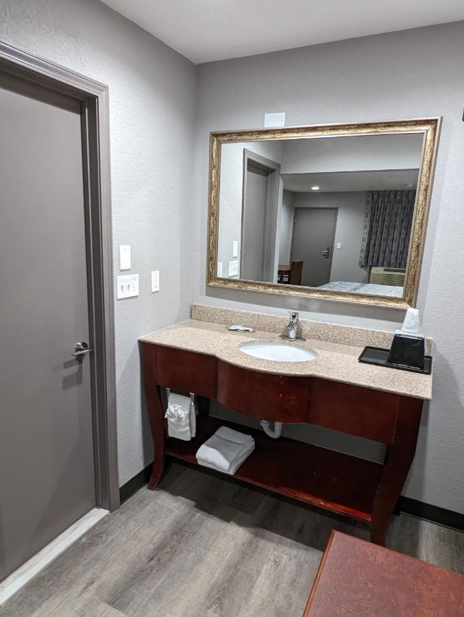 Okc Hotel โอคลาโฮมาซิตี้ ภายนอก รูปภาพ